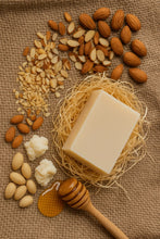 Charger l'image dans la galerie, Savon Miel Amande Douce